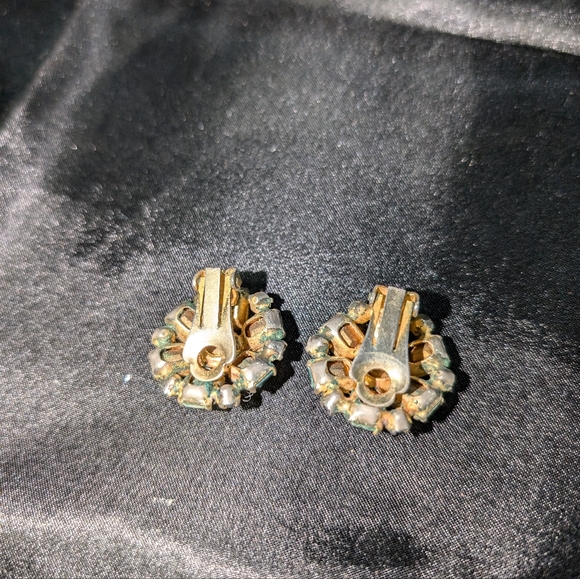 Vintage Green Rhinestone earrings - Picture 2 of 2